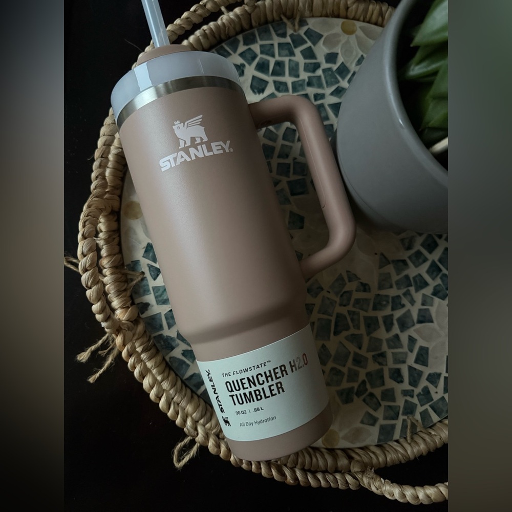 Stanley ALMOND ROSE Quencher H2.0 Flowstate Tumbler 30 OZ NWT
